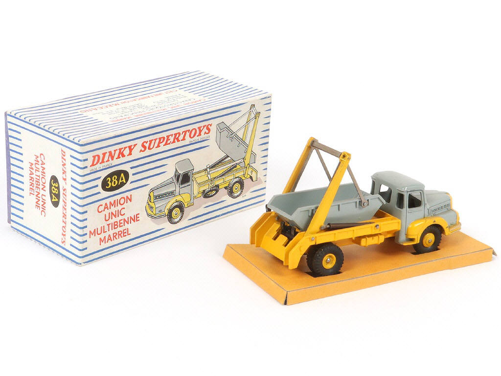 Lot 332 - DINKY TOYS (FRANCE) (1)