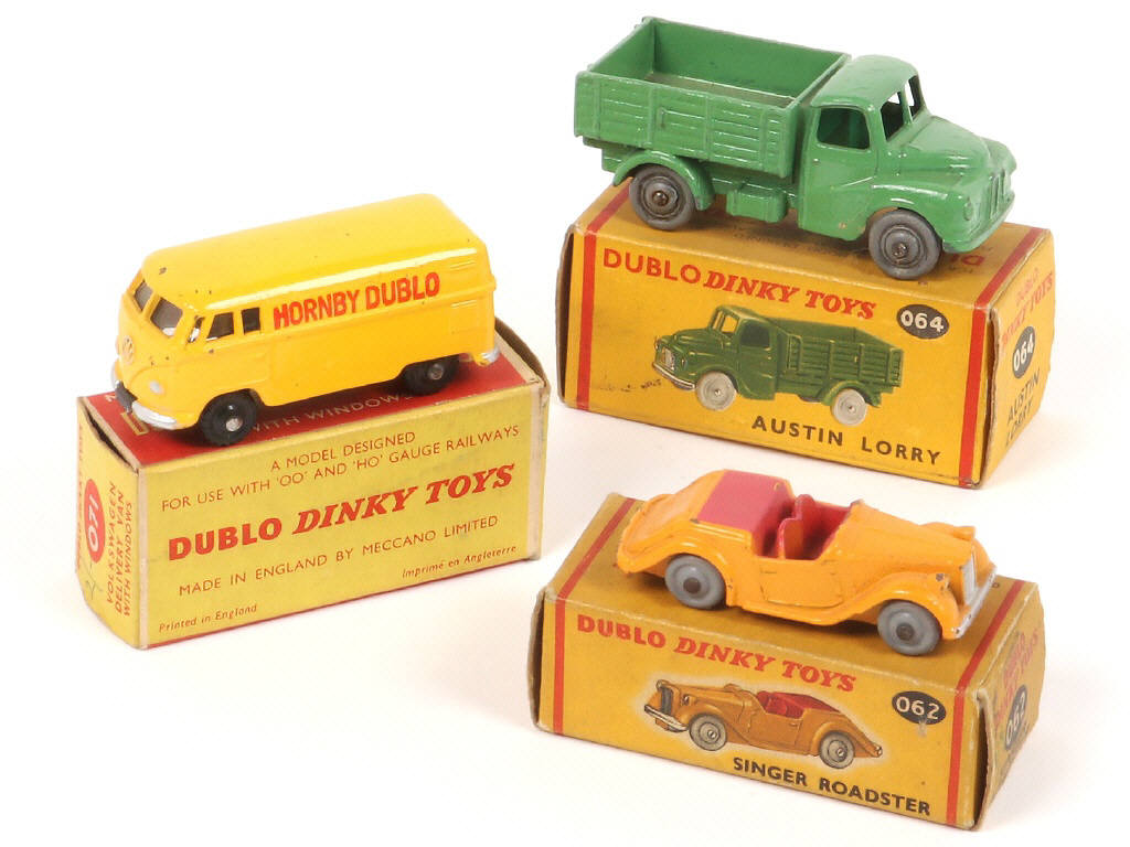 Lot 298 - DINKY TOYS (GB) (3)