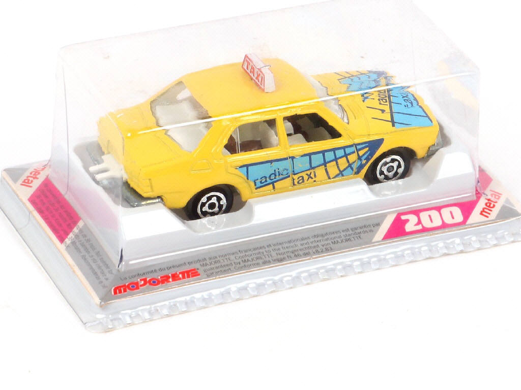 Lot 226 - MAJORETTE (FRANCE) (1)