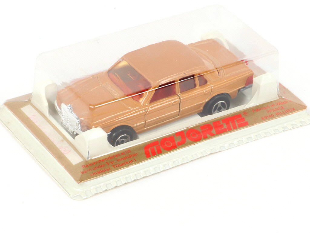 Lot 220 - MAJORETTE (FRANCE) (1)