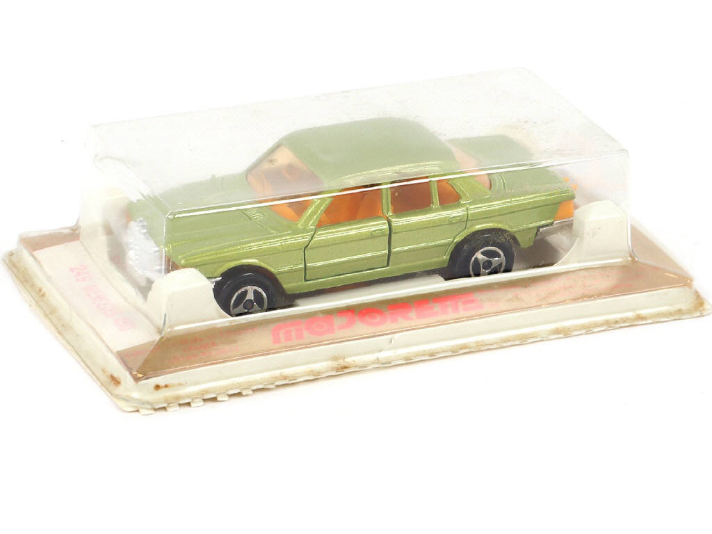 Lot 219 - MAJORETTE (FRANCE) (1)