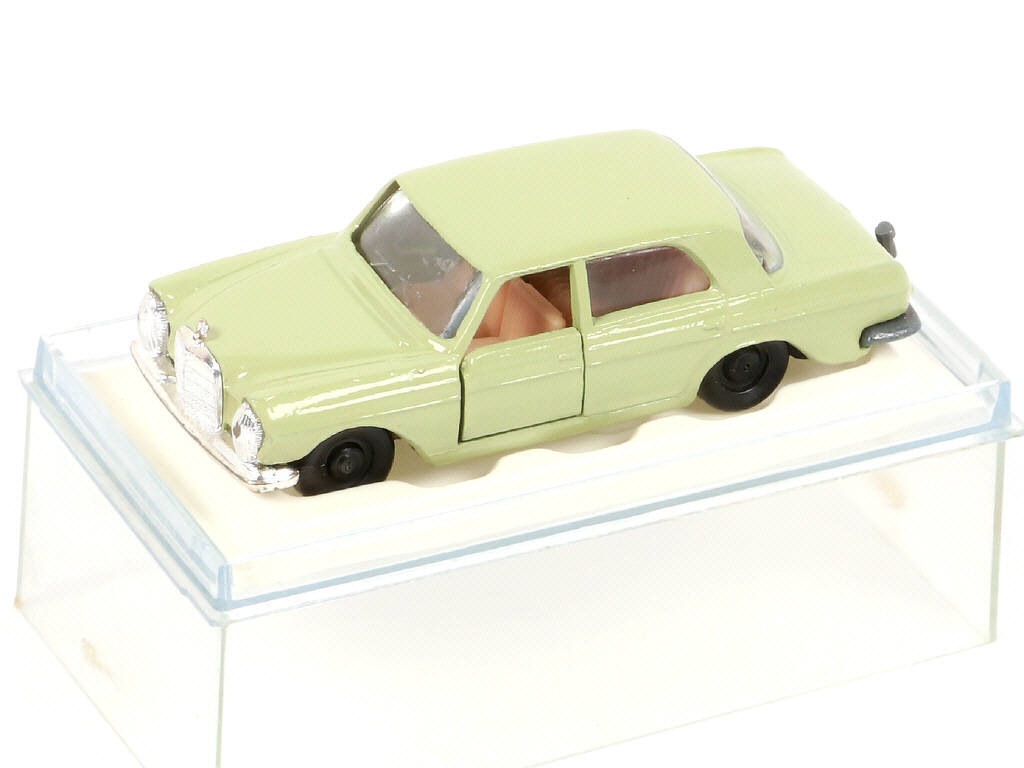 Lot 231 - MAJORETTE (FRANCE) (1)