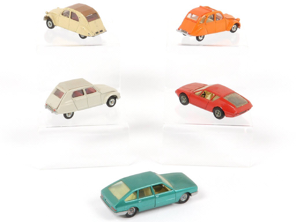Lot 340 - DINKY TOYS (FRANCE) (5)