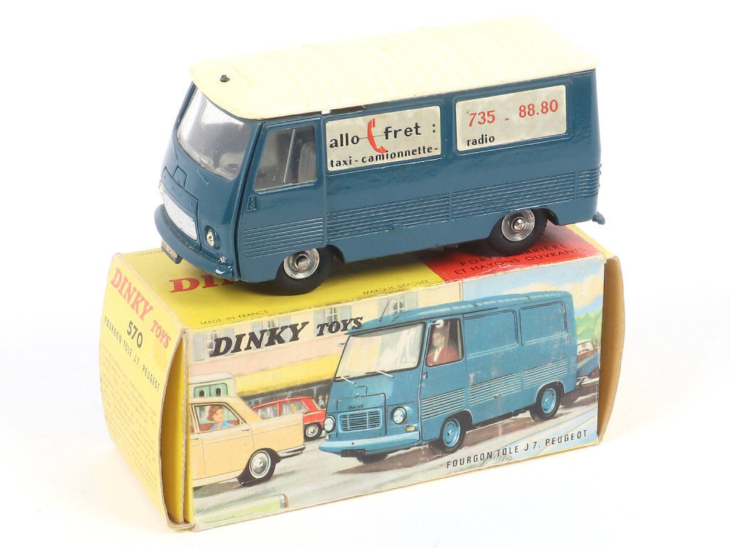 Lot 330 - DINKY TOYS (FRANCE) (1)
