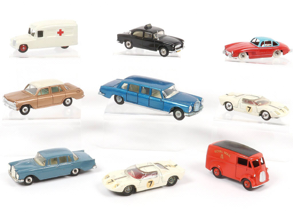 Lot 86 - DIVERS (9)