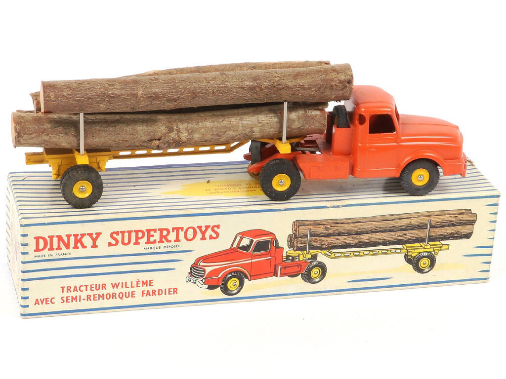 Lot 331 - DINKY TOYS (FRANCE) (1)