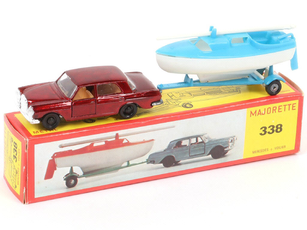 Lot 241 - MAJORETTE (FRANCE) (1)