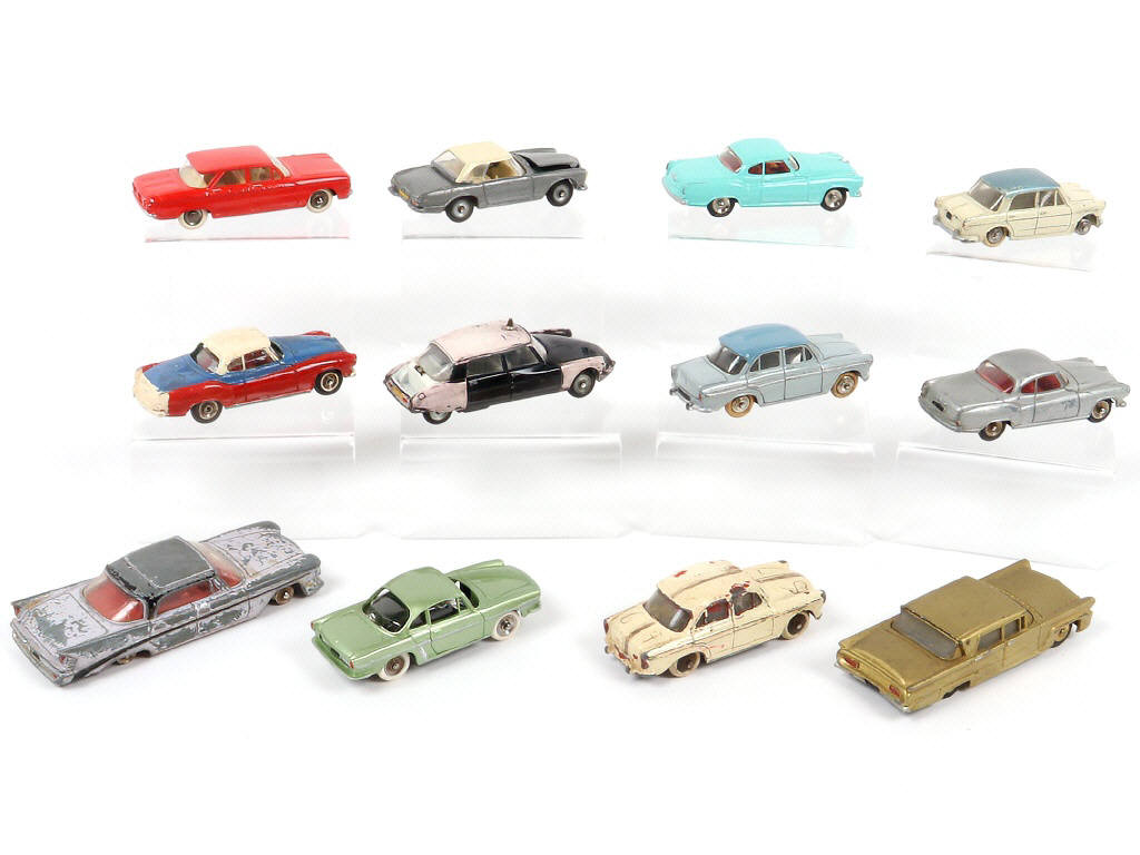 Lot 344 - DINKY TOYS (FRANCE) (12)