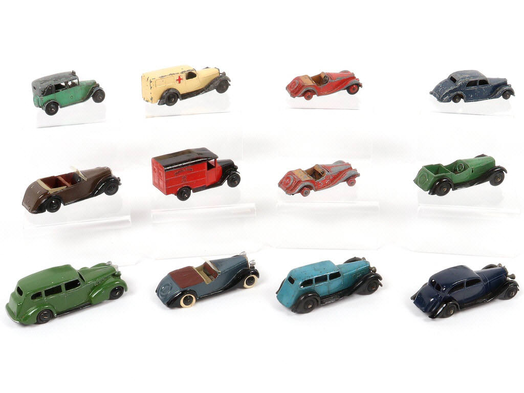 Lot 307 - DINKY TOYS (GB) (12)