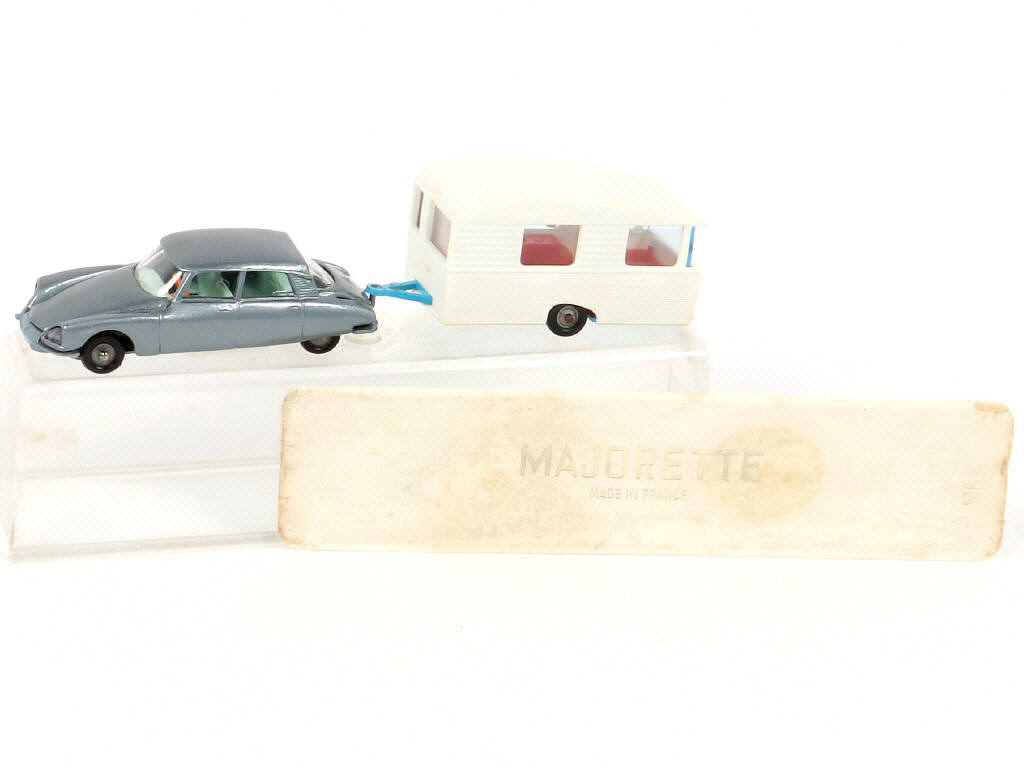 Lot 242 - MAJORETTE (FRANCE) (1)