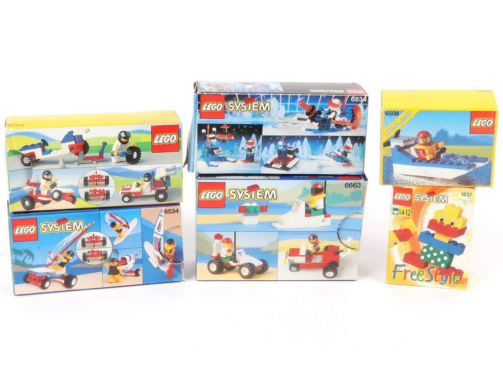 Lot 239 - LEGO (DANEMARK) (6)