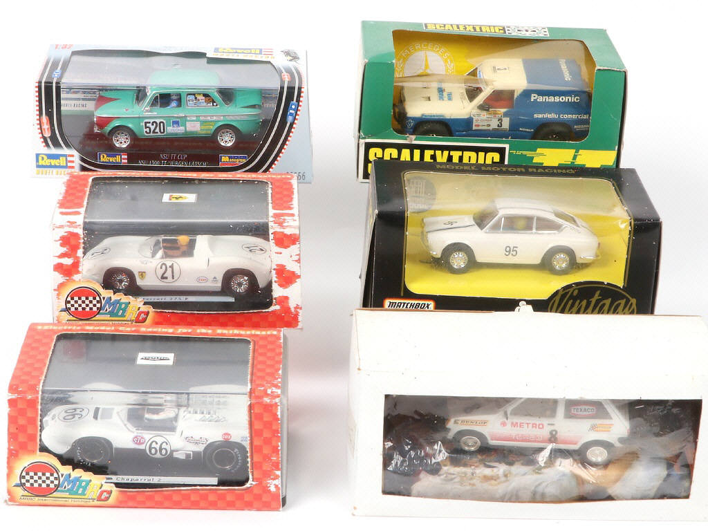 Lot 71 - DIVERS (6)