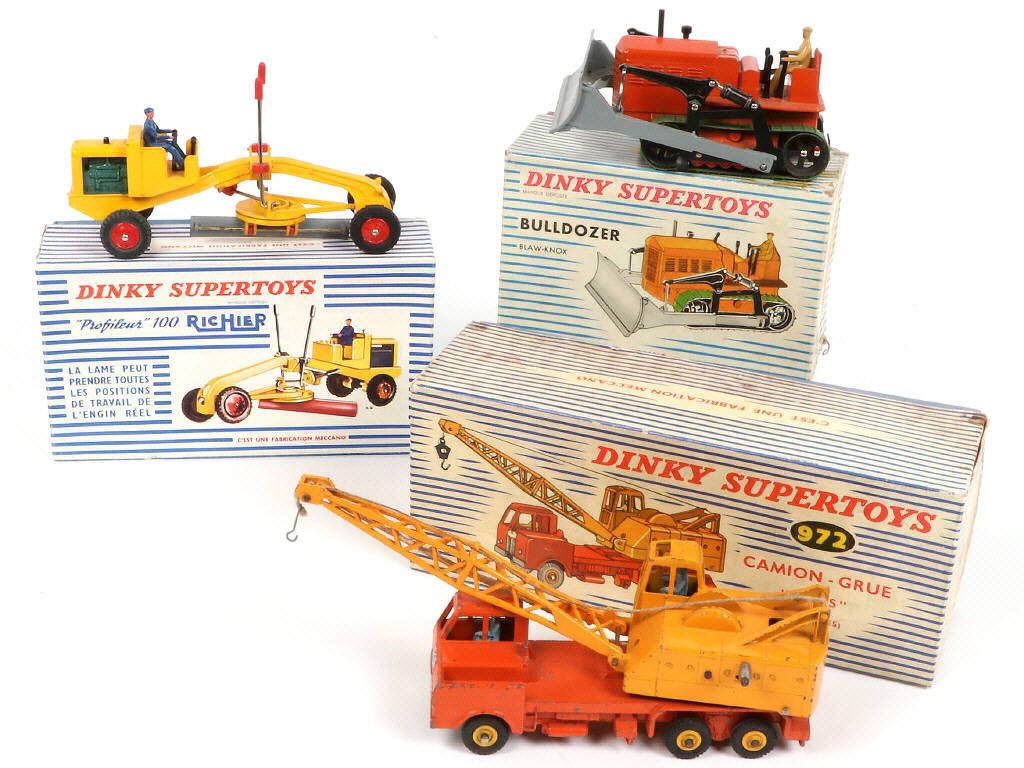 Lot 361 - DINKY TOYS (FRANCE) (3)