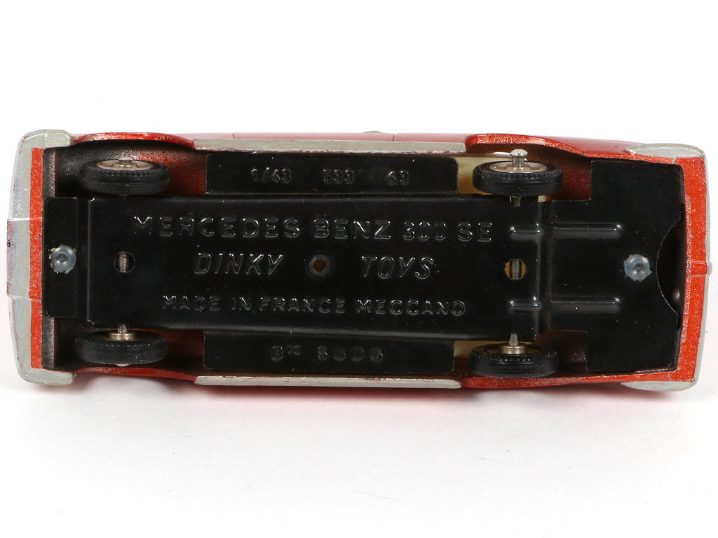 Lot 355 - DINKY TOYS (FRANCE) (1)