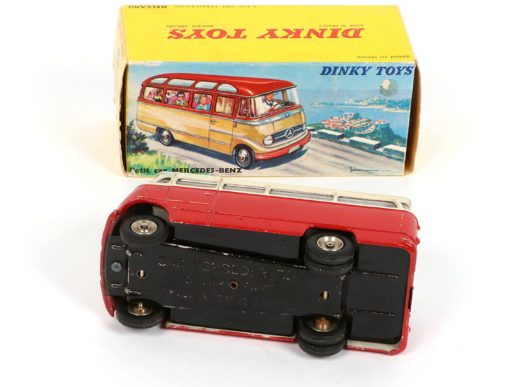 Lot 357 - DINKY TOYS (FRANCE) (1)