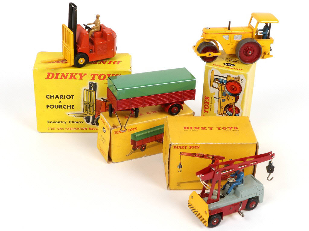 Lot 363 - DINKY TOYS (FRANCE) (4)