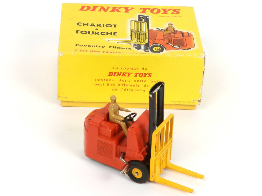 Lot 363 - DINKY TOYS (FRANCE) (4)