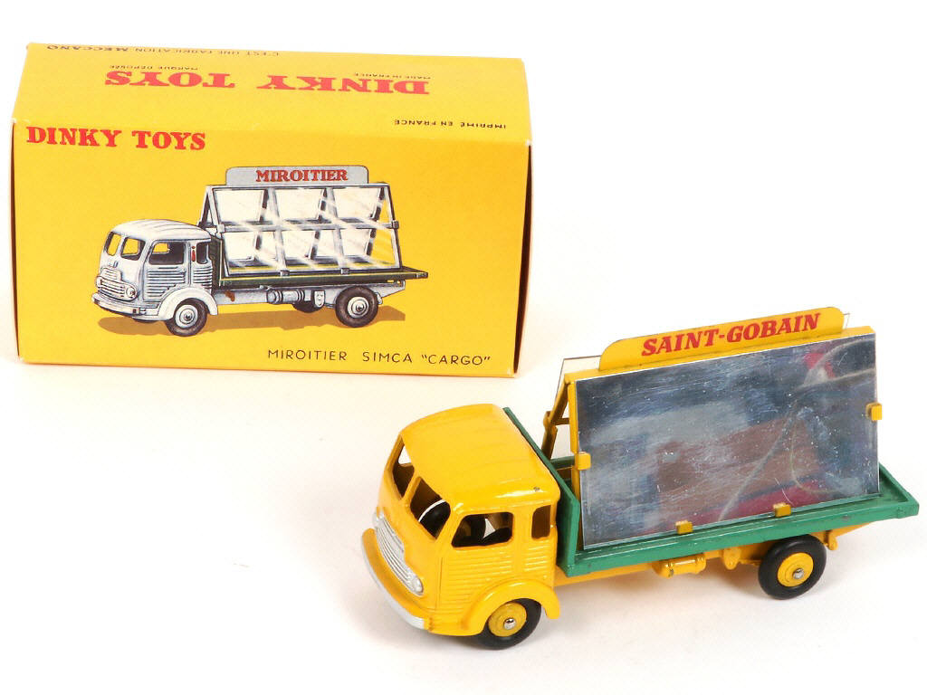 Lot 366 - DINKY TOYS (FRANCE) (4)