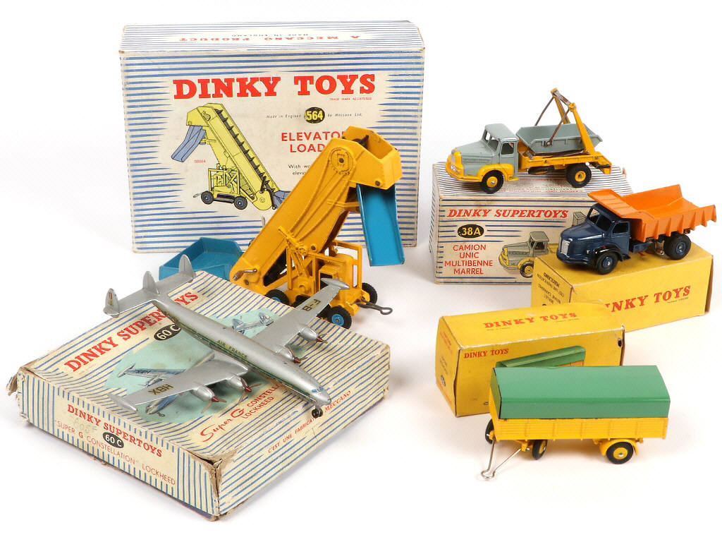 Lot 349 - DINKY TOYS (5)