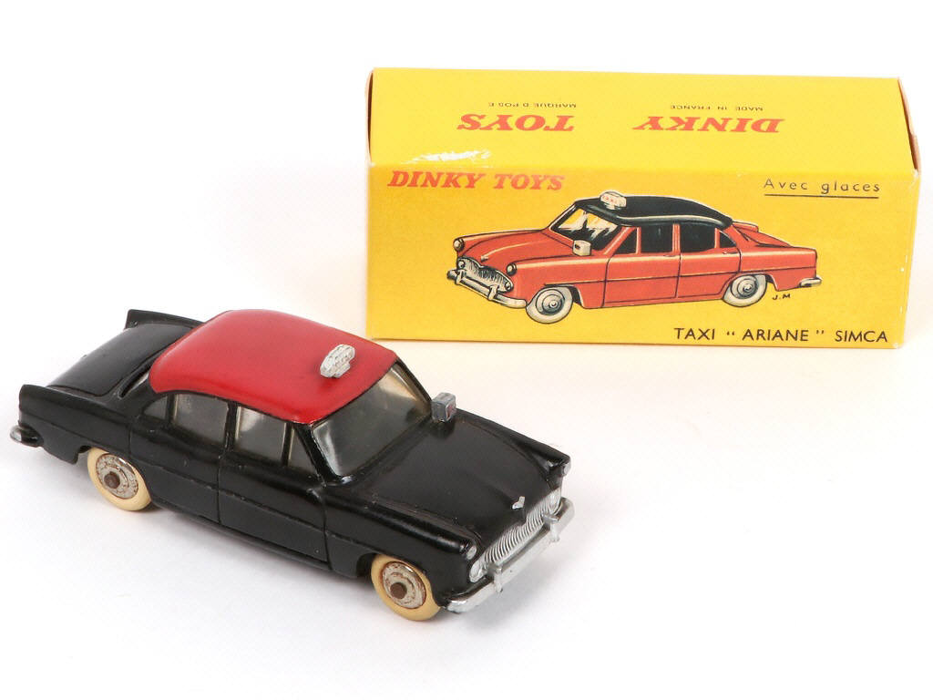 Lot 364 - DINKY TOYS (FRANCE) (4)