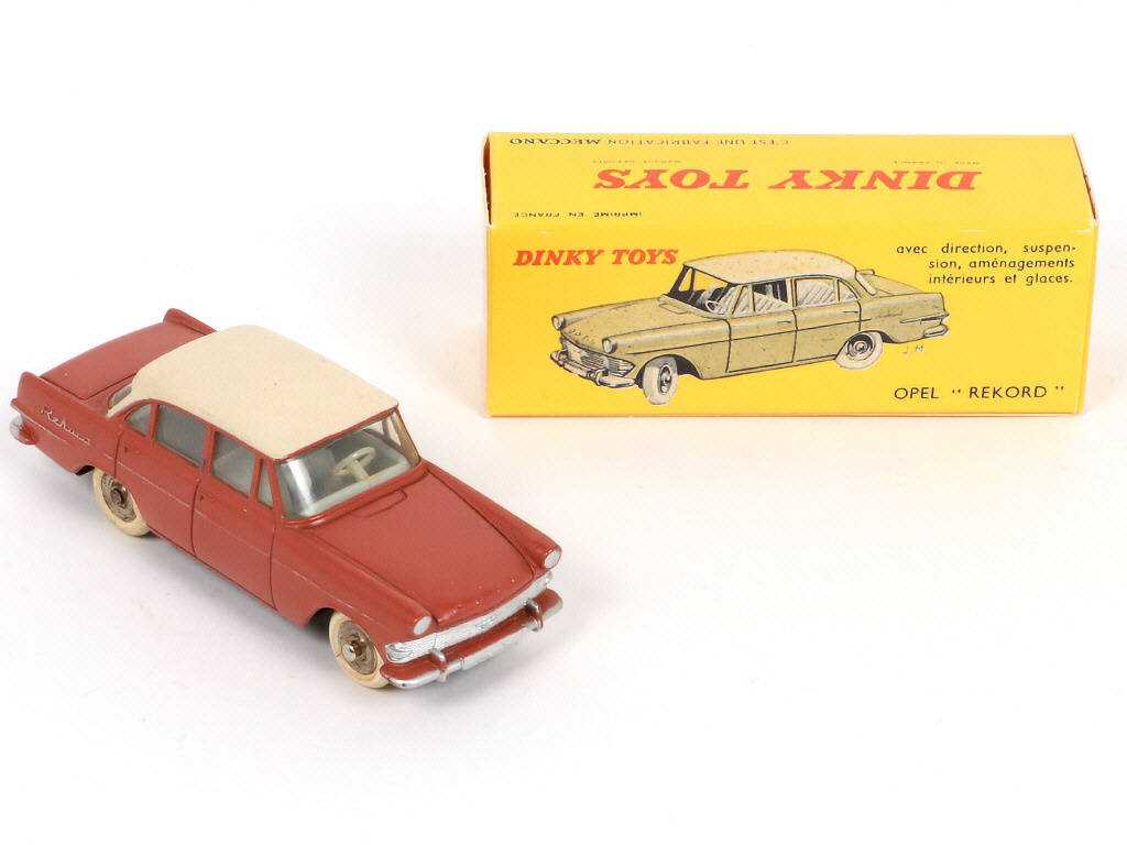 Lot 364 - DINKY TOYS (FRANCE) (4)