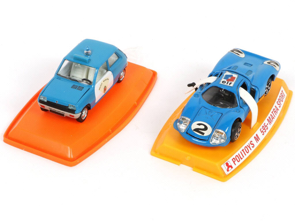 Lot 125 - DIVERS (2)
