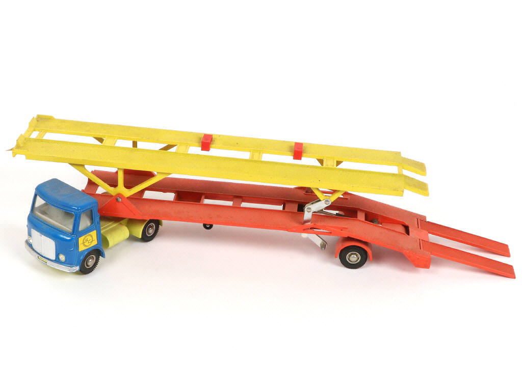 Lot 317 - DINKY TOYS (GB) (1)