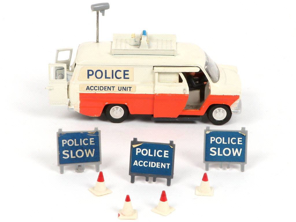 Lot 310 - DINKY TOYS (GB) (1)