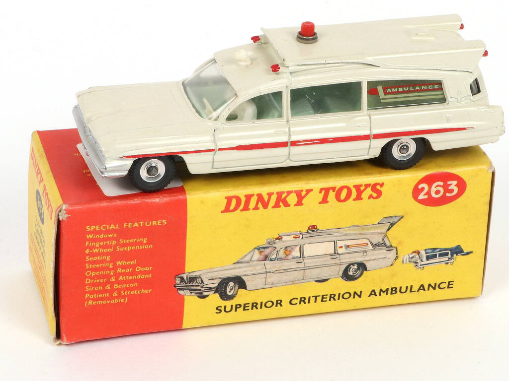 Lot 305 - DINKY TOYS (GB) (1)