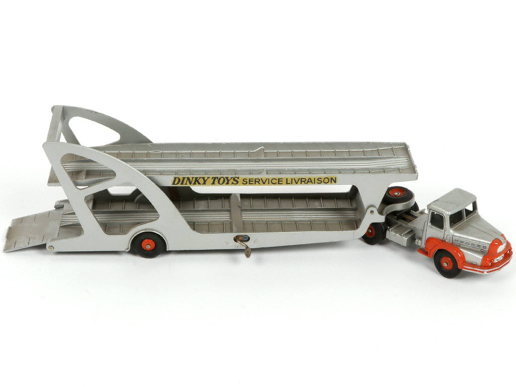 Lot 359 - DINKY TOYS (FRANCE) (1)