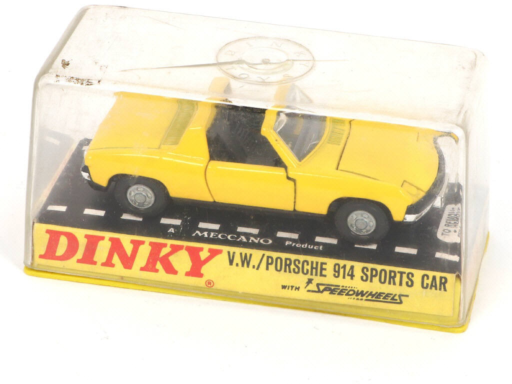 Lot 327 - DINKY TOYS (GB) (2)