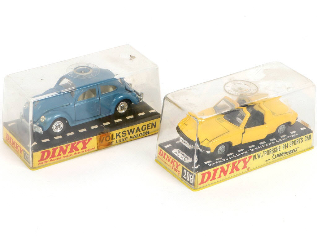 Lot 335 - DINKY TOYS (GB) (2)