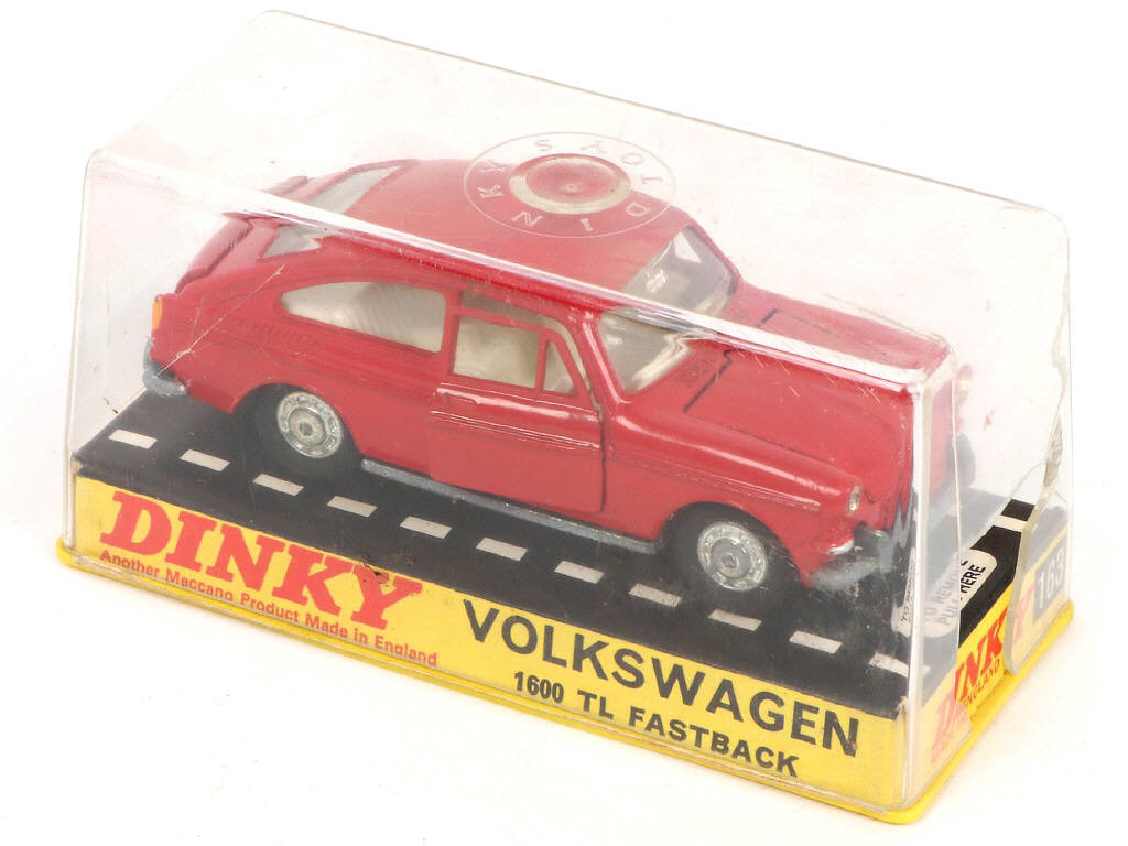 Lot 328 - DINKY TOYS (GB) (2)