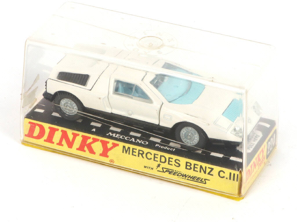 Lot 329 - DINKY TOYS (GB) (2)