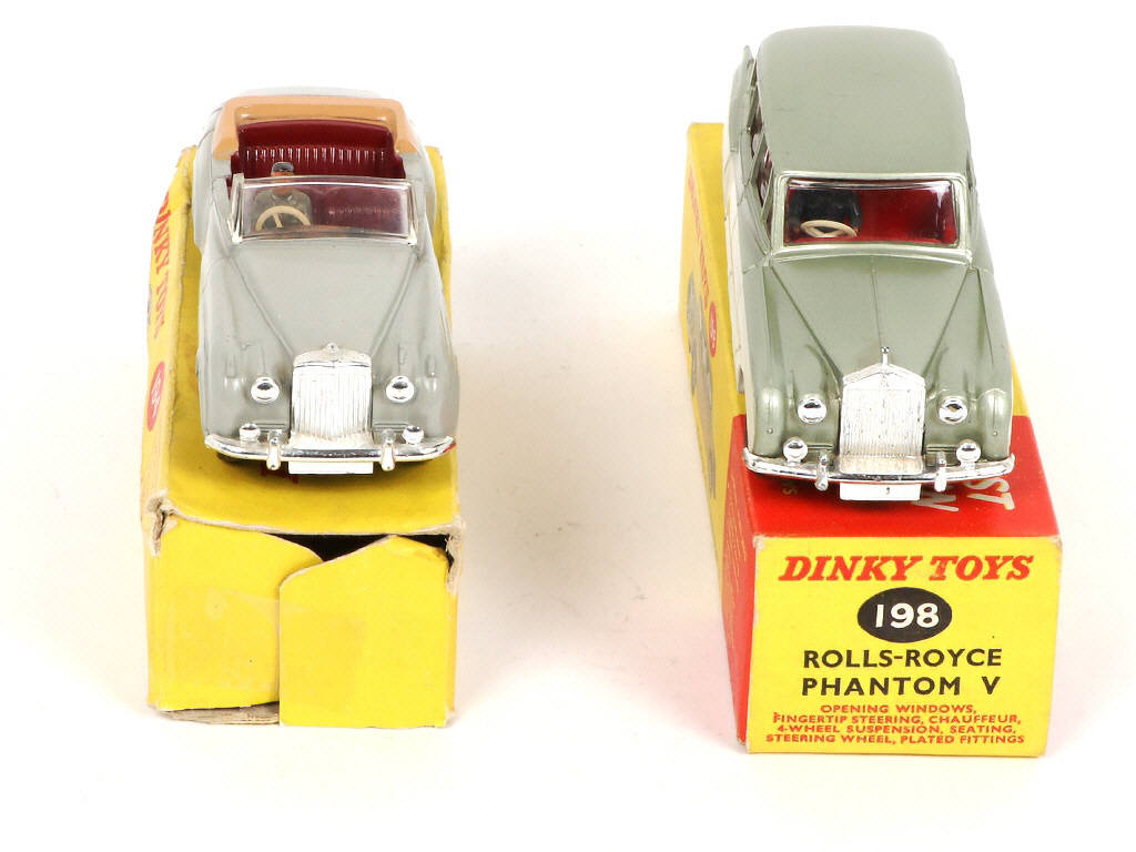 Lot 322 - DINKY TOYS (GB) (2)