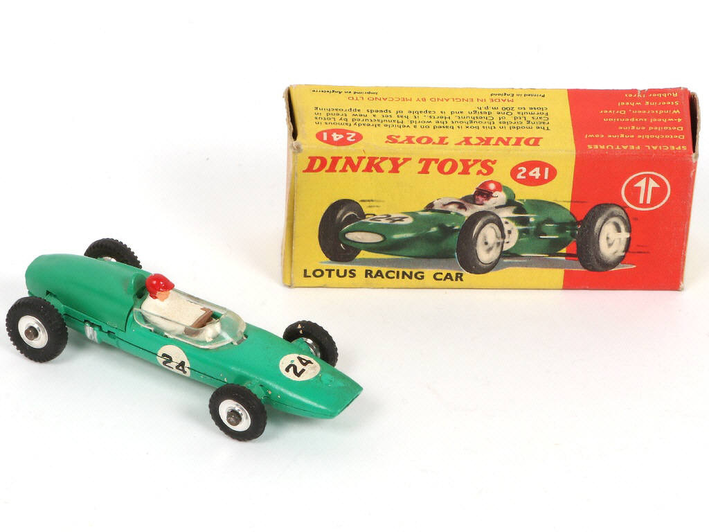 Lot 344 - DINKY TOYS (GB) (3)