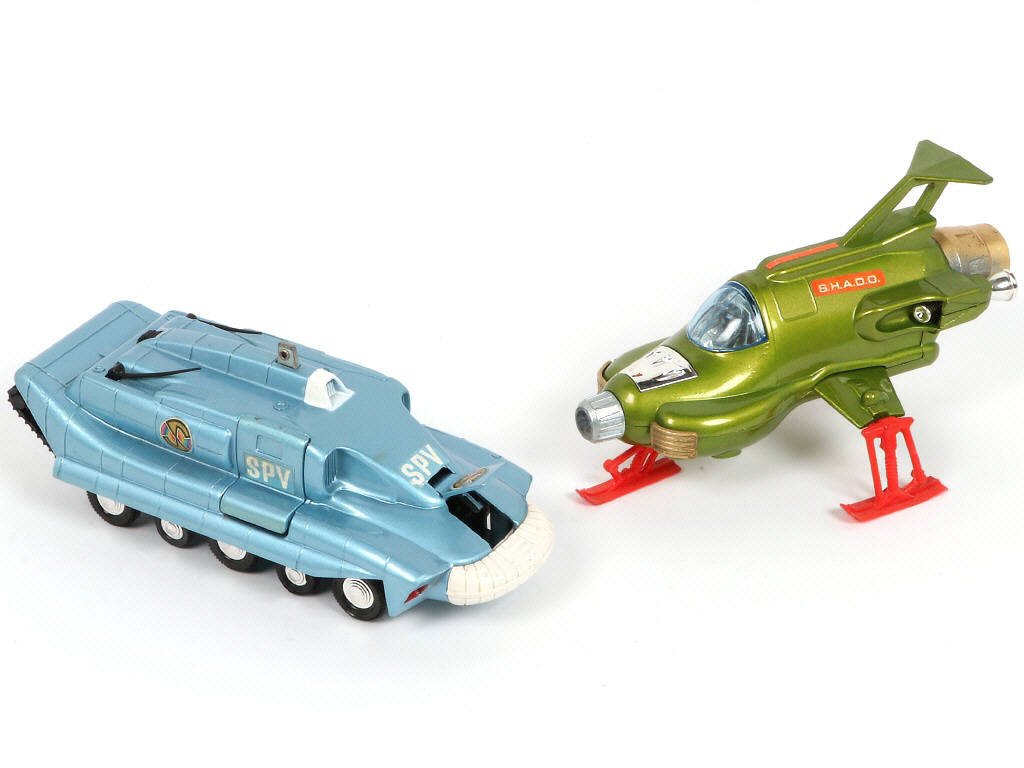 Lot 318 - DINKY TOYS (GB) (2)