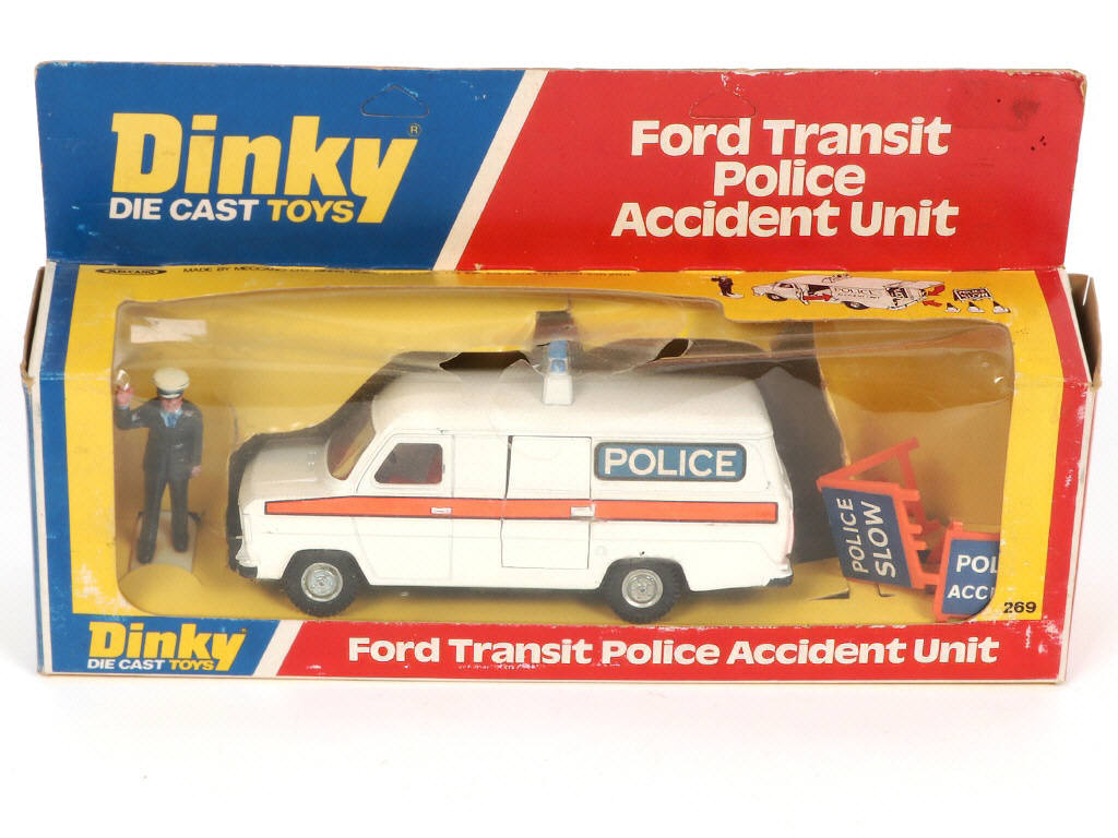 Lot 332 - DINKY TOYS (GB) (2)