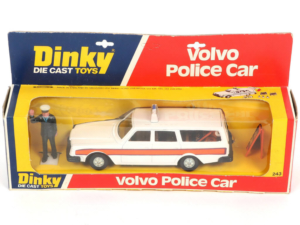 Lot 332 - DINKY TOYS (GB) (2)