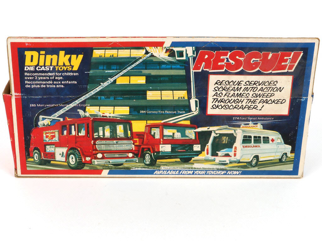 Lot 332 - DINKY TOYS (GB) (2)
