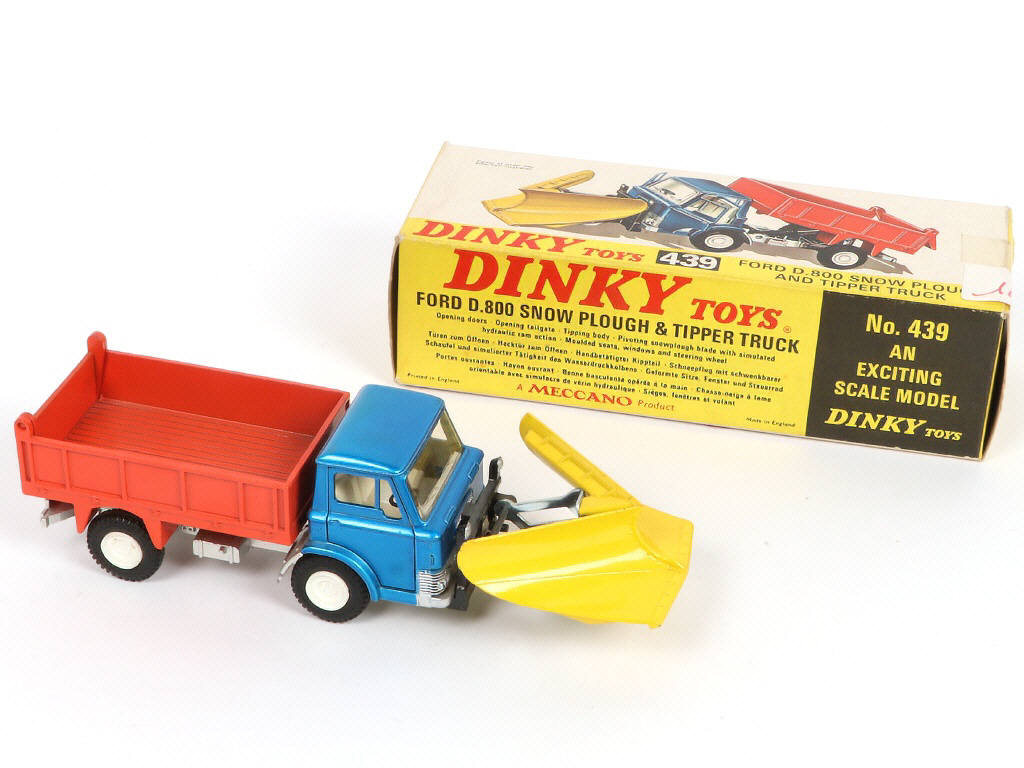 Lot 338 - DINKY TOYS (GB) (2)