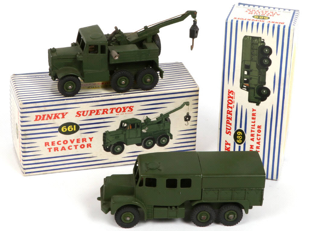 Lot 319 - DINKY TOYS (GB) (2)