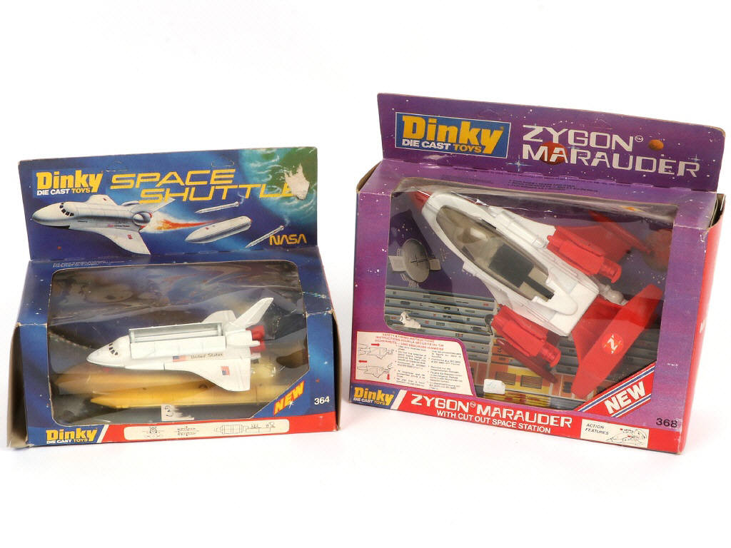 Lot 334 - DINKY TOYS (GB) (2)