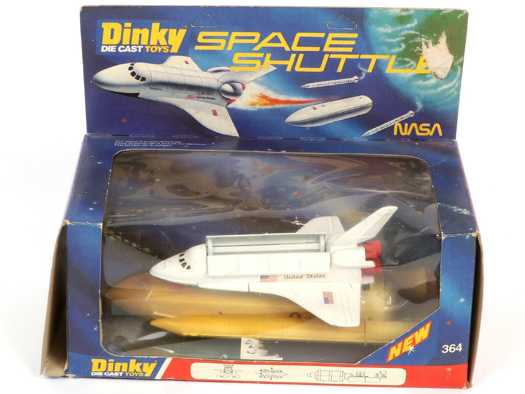 Lot 334 - DINKY TOYS (GB) (2)
