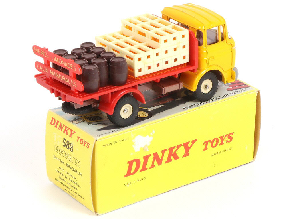Lot 239 - DINKY TOYS (FRANCE) (1)