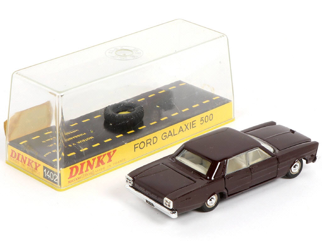 Lot 230 - DINKY TOYS (FRANCE) (1)