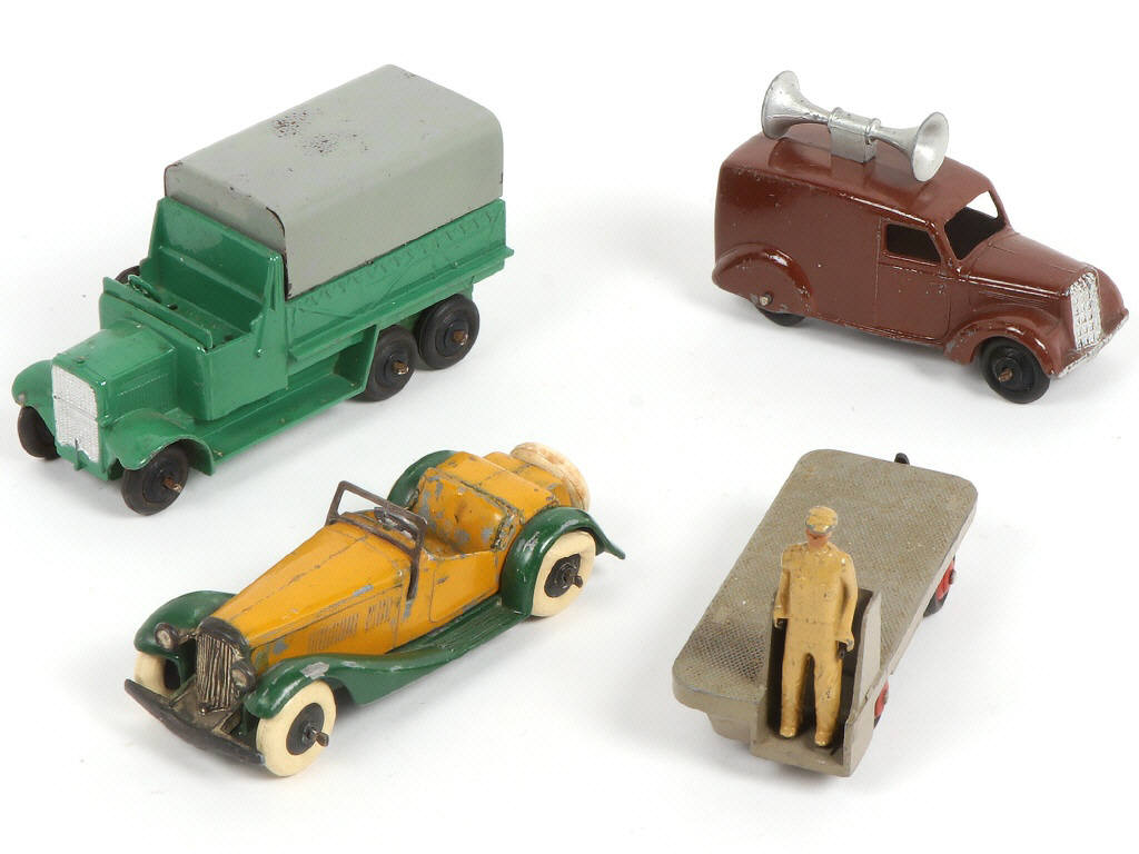 Lot 198 - DINKY TOYS (GB) (4)