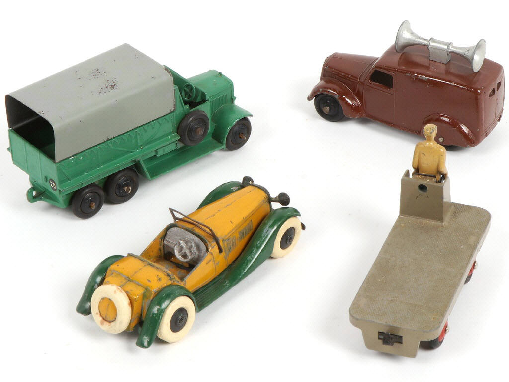 Lot 198 - DINKY TOYS (GB) (4)