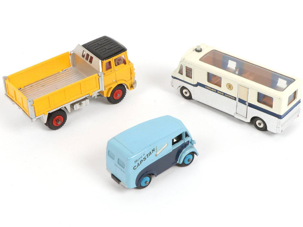 Lot 193 - DINKY TOYS (GB) (3)