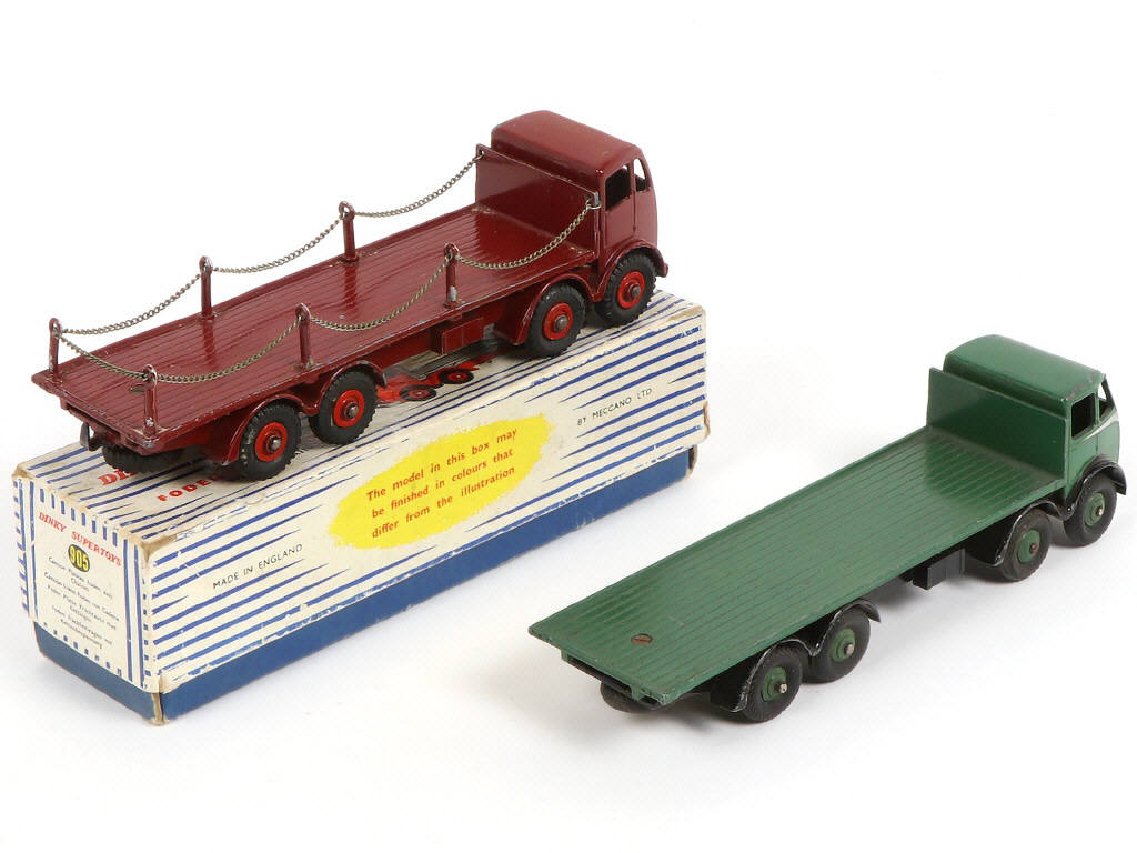 Lot 189 - DINKY TOYS (GB) (2)